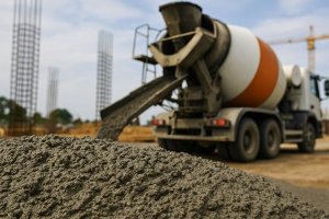 Бетон: свойства, история, производство, стандарты качества и роль в современном строительстве