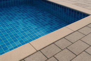 ПЛИТКА ДЛЯ БАССЕЙНА: ОСОБЕННОСТИ, КРИТЕРИИ ВЫБОРА И ХАРАКТЕРИСТИКИ МАТЕРИАЛОВ