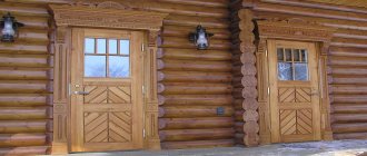 Двери в деревянный дом