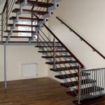Двухмаршевые лестницы отличаются высоким уровнем удобства и безопасности