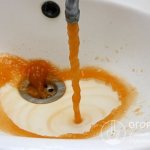 If a yellow-brown or orange liquid flows from the tap, everything is clear without analysis: the water needs iron removal