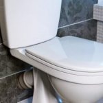 The toilet is wobbly, how to strengthen it: simple effective methods